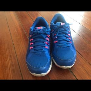 Nike bright blue shoes size 8.5  Luna forever 3